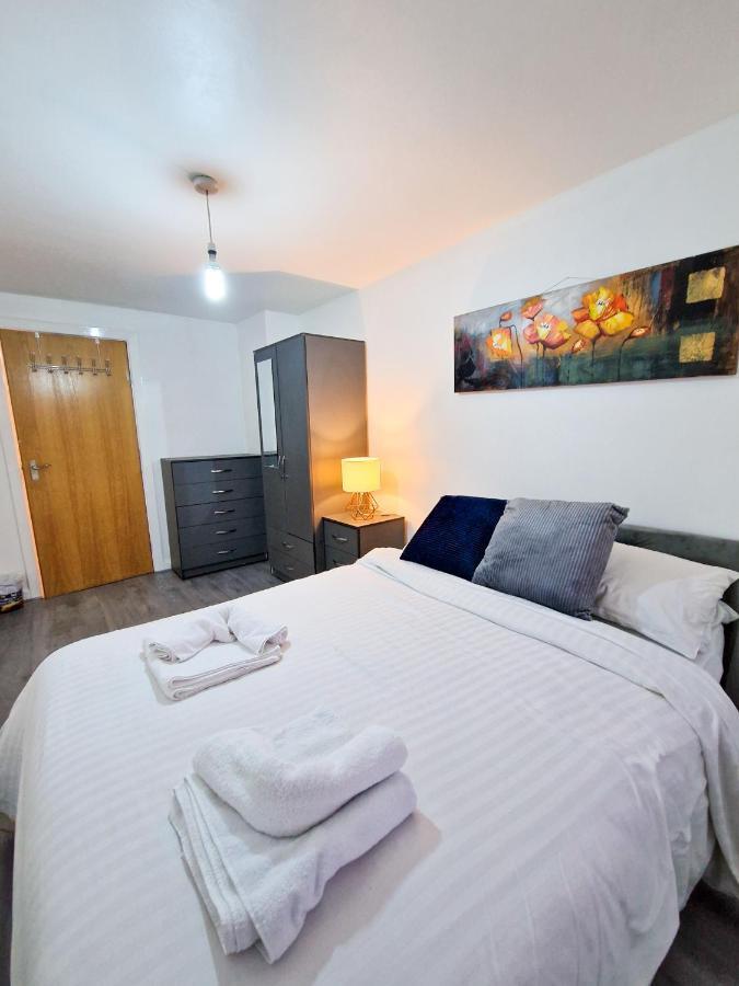 Spacious Apartment For Holiday And Contractor Groups In Salford - Private Parking - By Nmb Serviced Accommodation 맨체스터 외부 사진