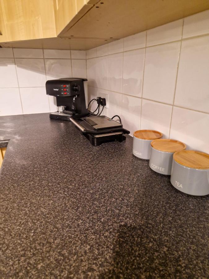 Spacious Apartment For Holiday And Contractor Groups In Salford - Private Parking - By Nmb Serviced Accommodation 맨체스터 외부 사진